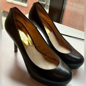 Women's Classic Michael Kors Black Leather Platform Pumps – Size 6